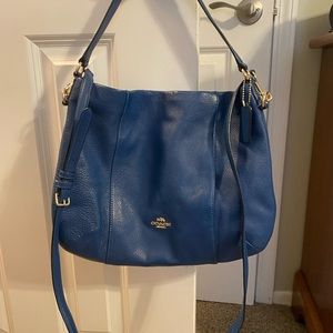 Coach shoulder bag with handle. Very good condition.